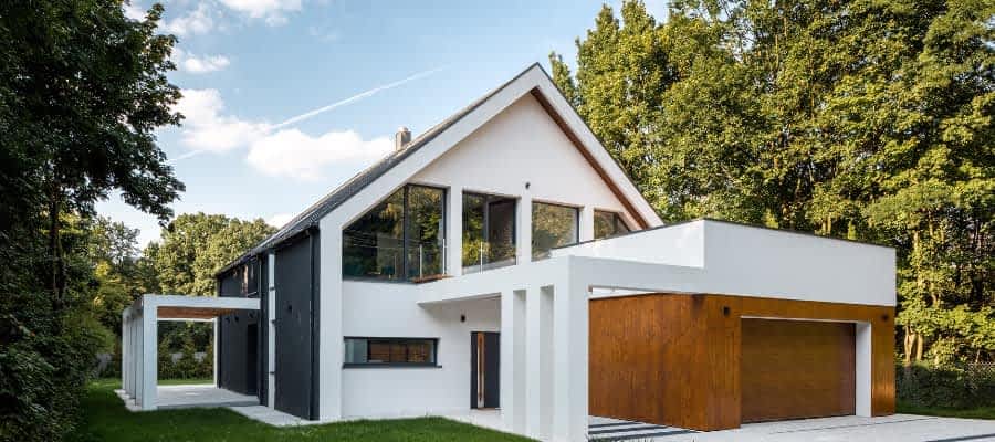 Záber na pekný moderný rodinný dom.